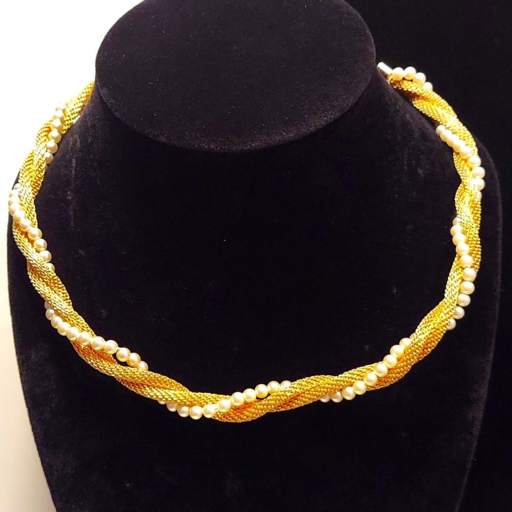 Coro Necklace Goldtone‎ Mesh and Pearls
